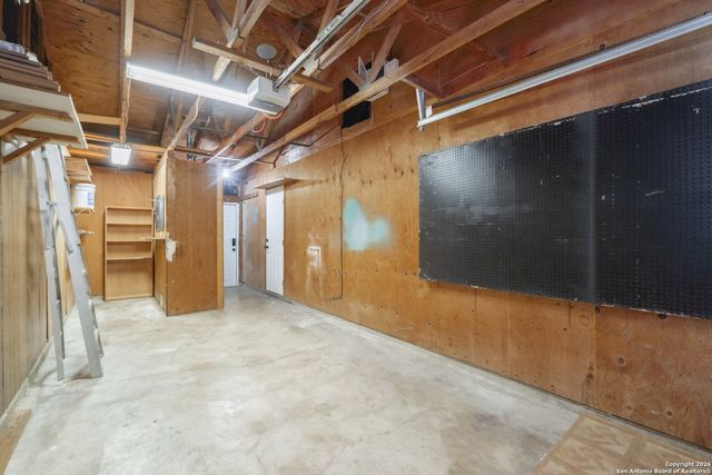 6811 Spring Manor St, San Antonio, TX 78249