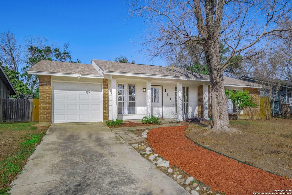 6811 Spring Manor St, San Antonio, TX 78249