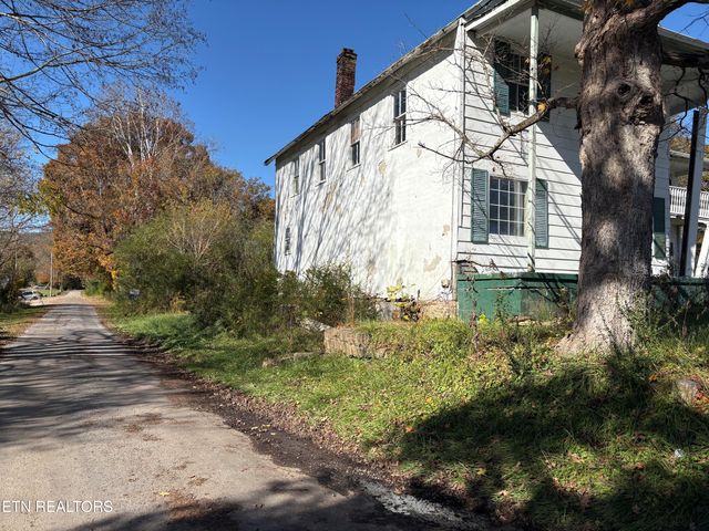 308 Rock Bridge Rd, Oliver Springs, TN 37840