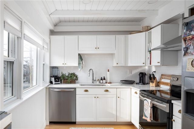 22 Dearborn Street 2, Newport, RI 02840