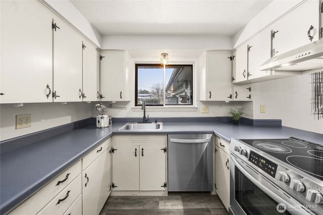 152 Christina Drive, Sumner, WA 98390