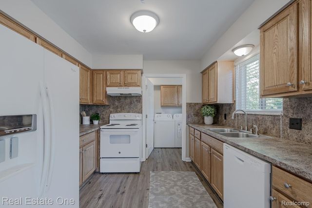 3103 Crooks Road, Rochester Hills, MI 48309