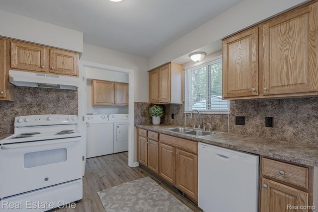 3103 Crooks Road, Rochester Hills, MI 48309