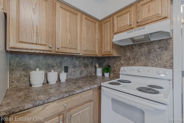 3103 Crooks Road, Rochester Hills, MI 48309