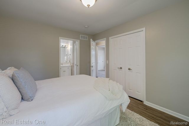 3103 Crooks Road, Rochester Hills, MI 48309