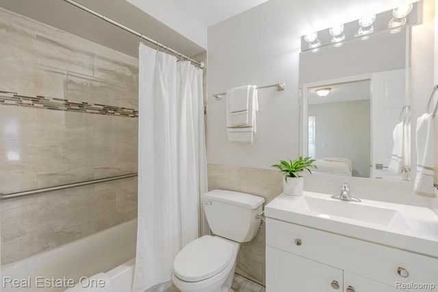 3103 Crooks Road, Rochester Hills, MI 48309