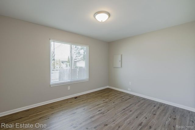 3103 Crooks Road, Rochester Hills, MI 48309