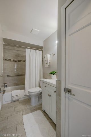 3103 Crooks Road, Rochester Hills, MI 48309