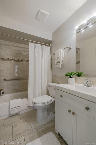 3103 Crooks Road, Rochester Hills, MI 48309