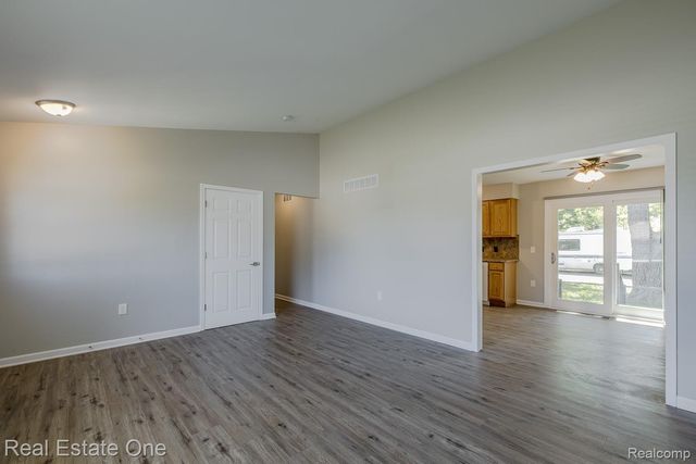 3103 Crooks Road, Rochester Hills, MI 48309