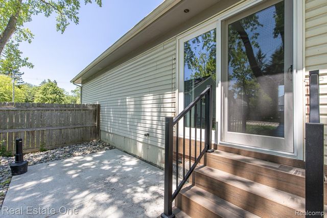 3103 Crooks Road, Rochester Hills, MI 48309