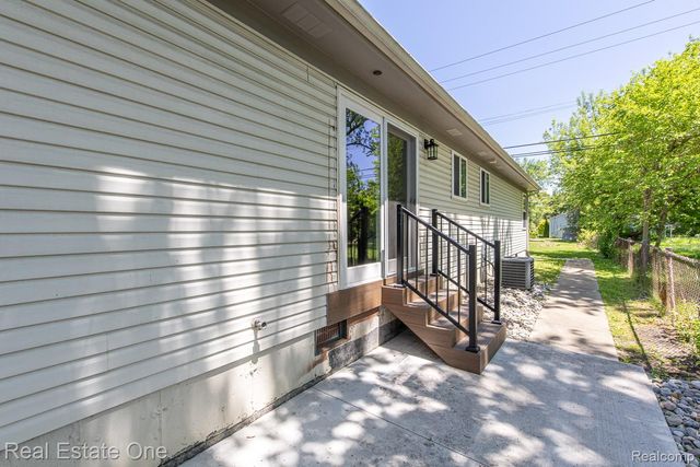 3103 Crooks Road, Rochester Hills, MI 48309