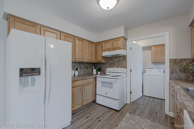 3103 Crooks Road, Rochester Hills, MI 48309
