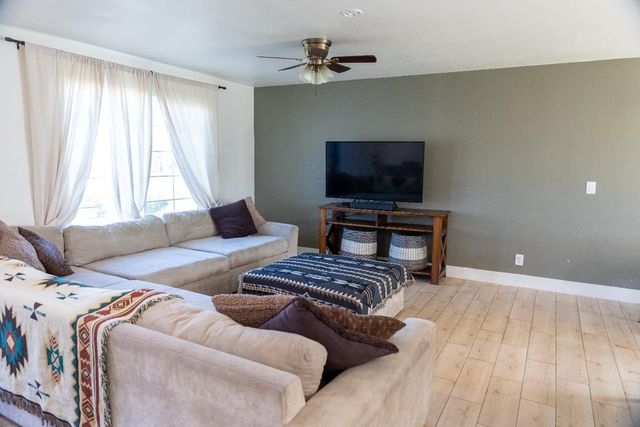 1612 Larry St, Olivehurst, CA 95961