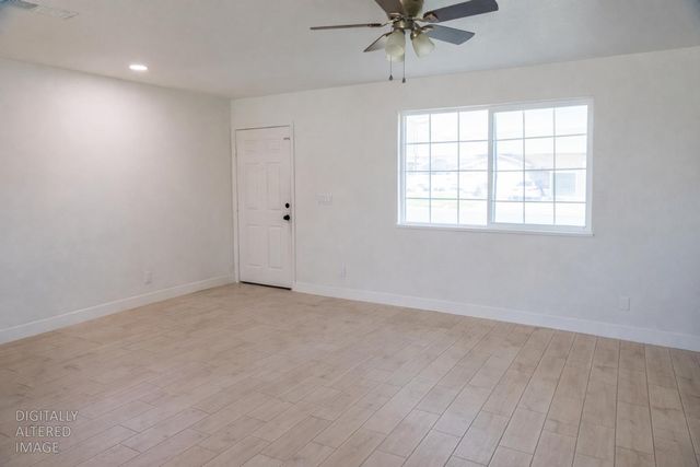 1612 Larry St, Olivehurst, CA 95961