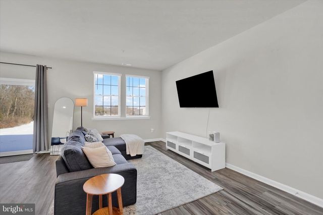 325 LOCUST RUN DR, York, PA 17404