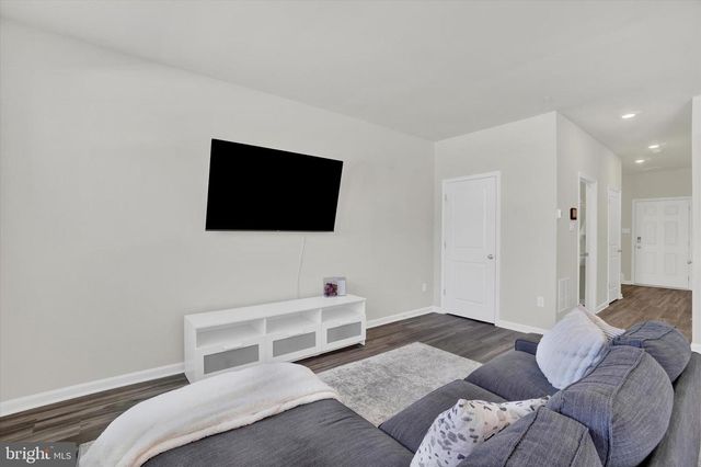 325 LOCUST RUN DR, York, PA 17404