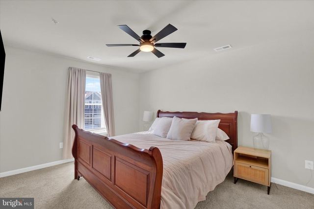 325 LOCUST RUN DR, York, PA 17404