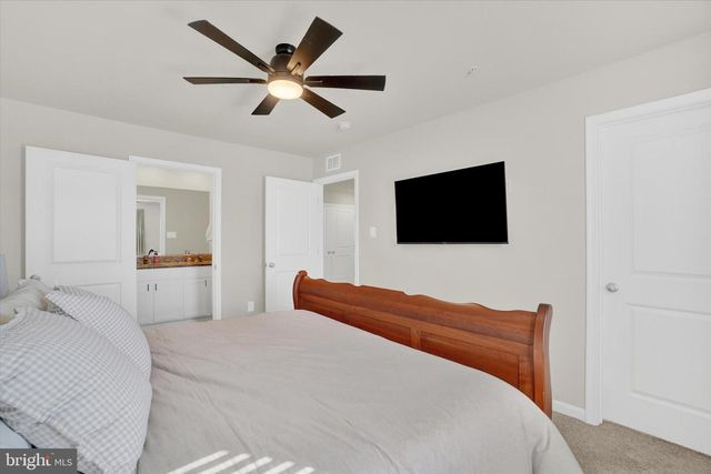 325 LOCUST RUN DR, York, PA 17404