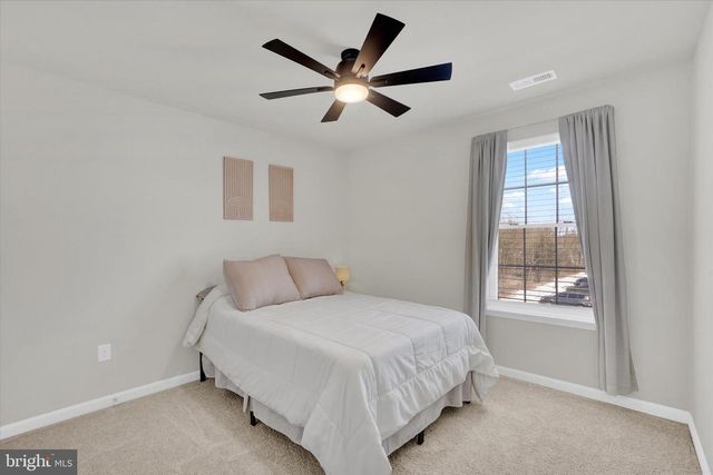 325 LOCUST RUN DR, York, PA 17404