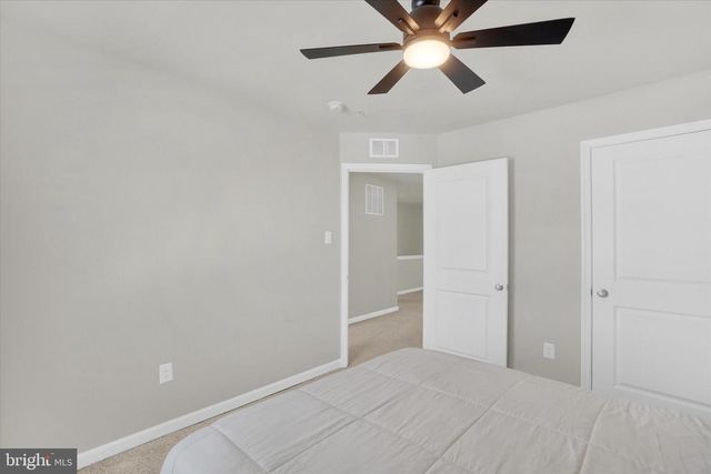 325 LOCUST RUN DR, York, PA 17404