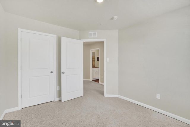 325 LOCUST RUN DR, York, PA 17404