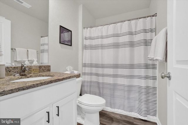 325 LOCUST RUN DR, York, PA 17404