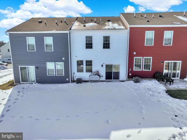 325 LOCUST RUN DR, York, PA 17404