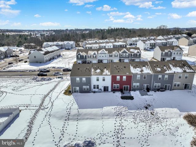 325 LOCUST RUN DR, York, PA 17404