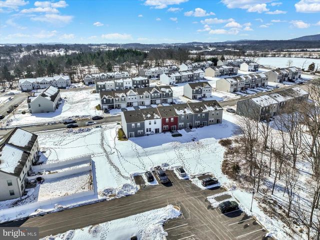 325 LOCUST RUN DR, York, PA 17404