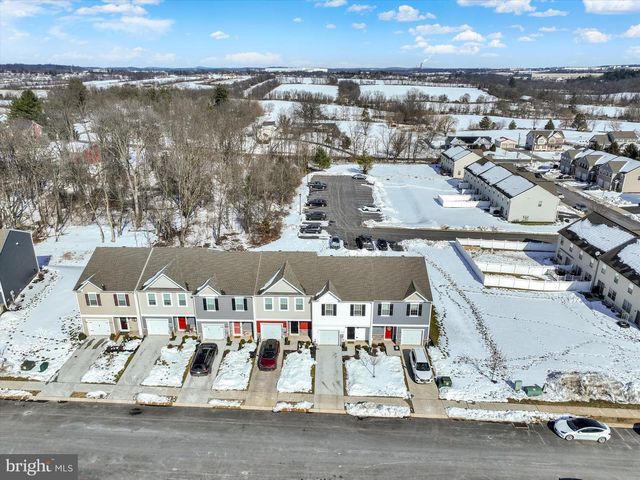 325 LOCUST RUN DR, York, PA 17404