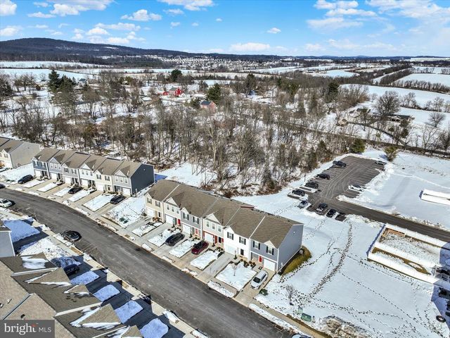 325 LOCUST RUN DR, York, PA 17404