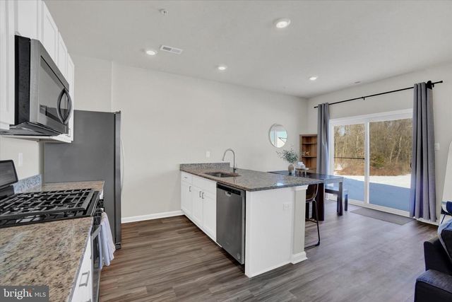 325 LOCUST RUN DR, York, PA 17404