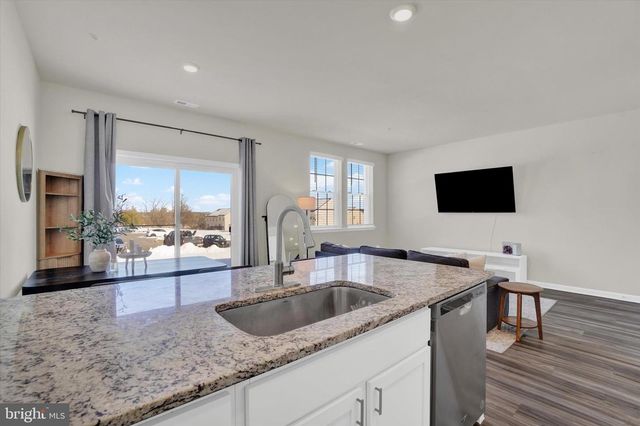 325 LOCUST RUN DR, York, PA 17404