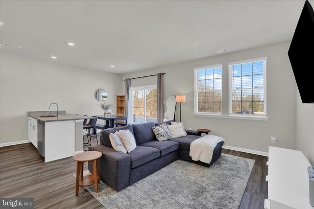 325 LOCUST RUN DR, York, PA 17404