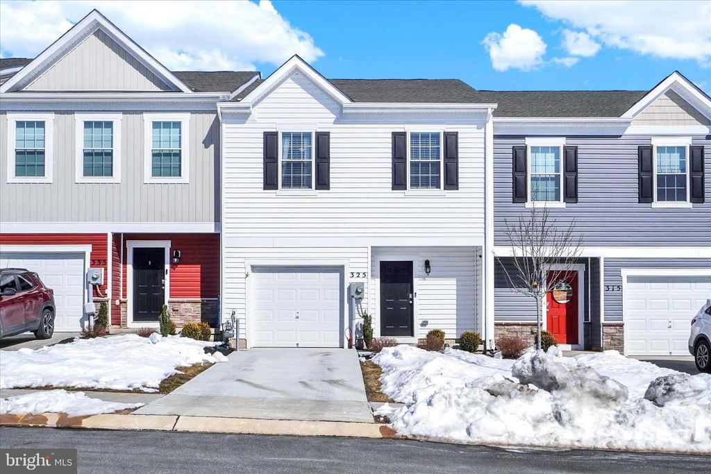 325 LOCUST RUN DR, York, PA 17404