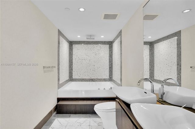 200 Biscayne Boulevard Way 503, Miami, FL 33131