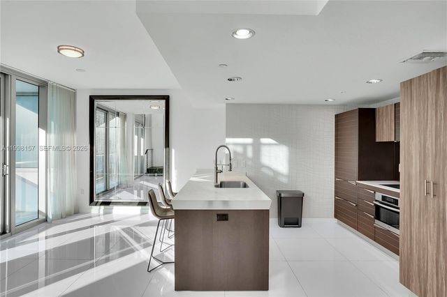 200 Biscayne Boulevard Way 503, Miami, FL 33131