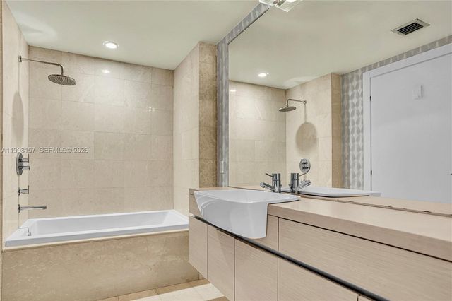 200 Biscayne Boulevard Way 503, Miami, FL 33131