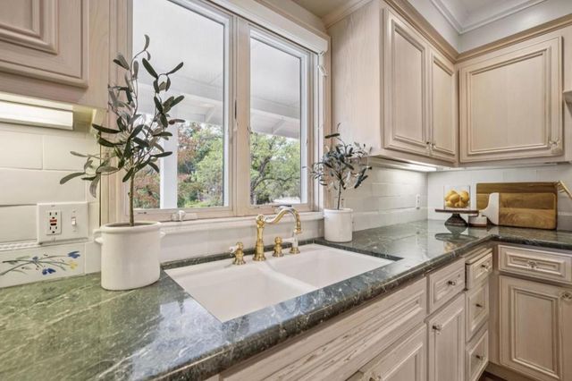 140 Rockridge Road, Hillsborough, CA 94010
