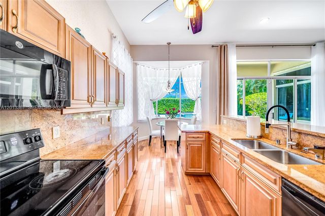 1241 S 13th Ave, Hollywood, FL 33019
