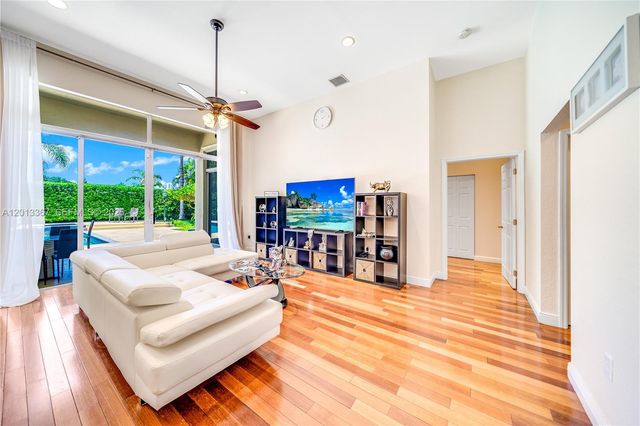 1241 S 13th Ave, Hollywood, FL 33019
