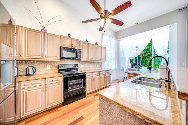 1241 S 13th Ave, Hollywood, FL 33019