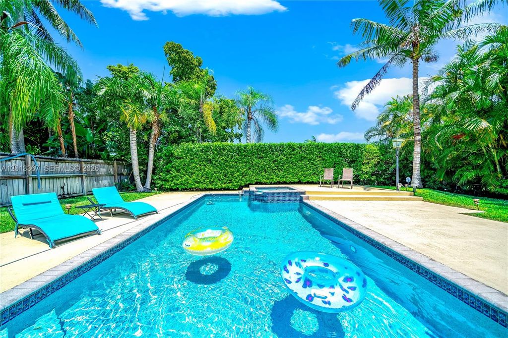 1241 S 13th Ave, Hollywood, FL 33019