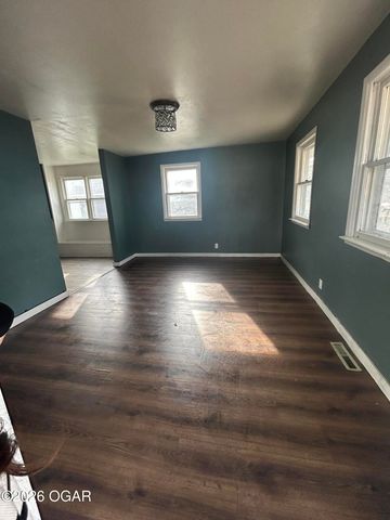 1315 S Pennsylvania Avenue, Joplin, MO 64801