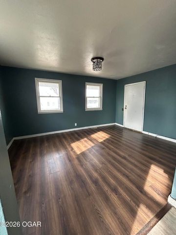 1315 S Pennsylvania Avenue, Joplin, MO 64801