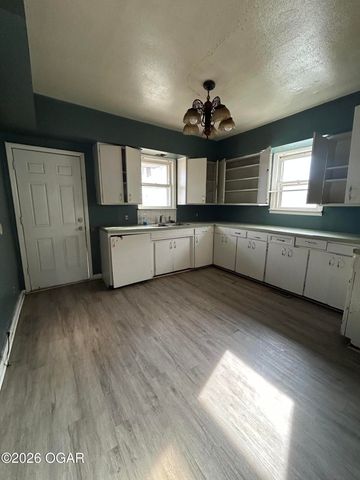 1315 S Pennsylvania Avenue, Joplin, MO 64801