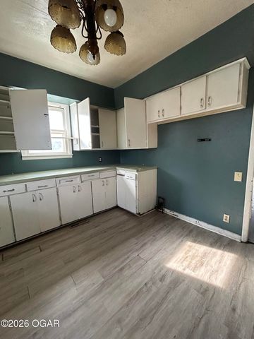 1315 S Pennsylvania Avenue, Joplin, MO 64801