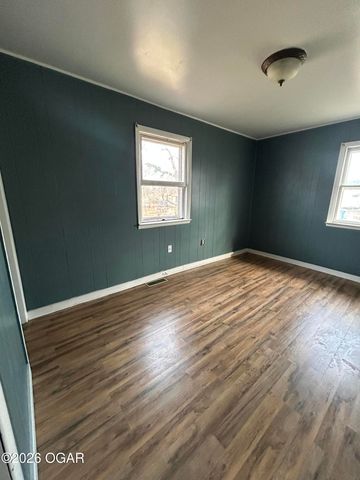 1315 S Pennsylvania Avenue, Joplin, MO 64801