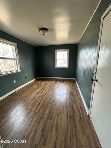 1315 S Pennsylvania Avenue, Joplin, MO 64801